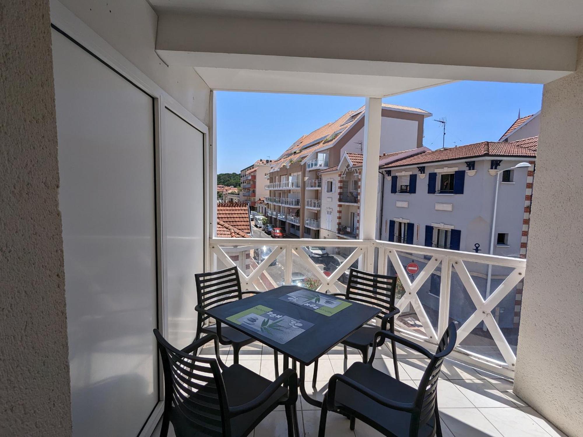 Arcachon Centre : Charmant T2 Avec Loggia, Parking Securise Et Proche Plage - Fr-1-420-61 Exteriör bild